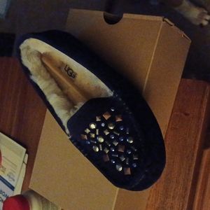 Ugg girls size 5 moccasins with fur insulation